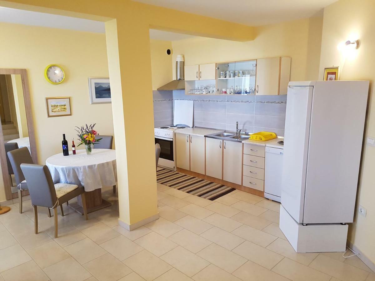Apartment Barba Ližnjan エクステリア 写真