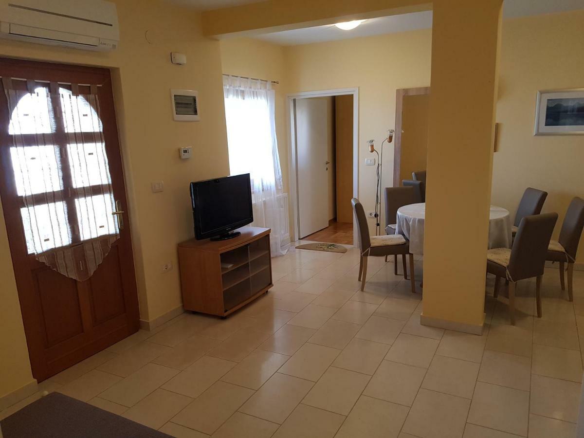 Apartment Barba Ližnjan エクステリア 写真